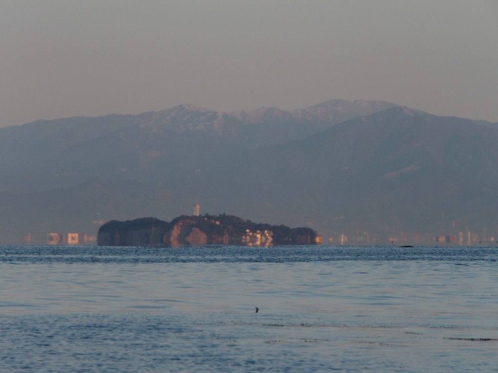 陸地の建物も蜃気楼