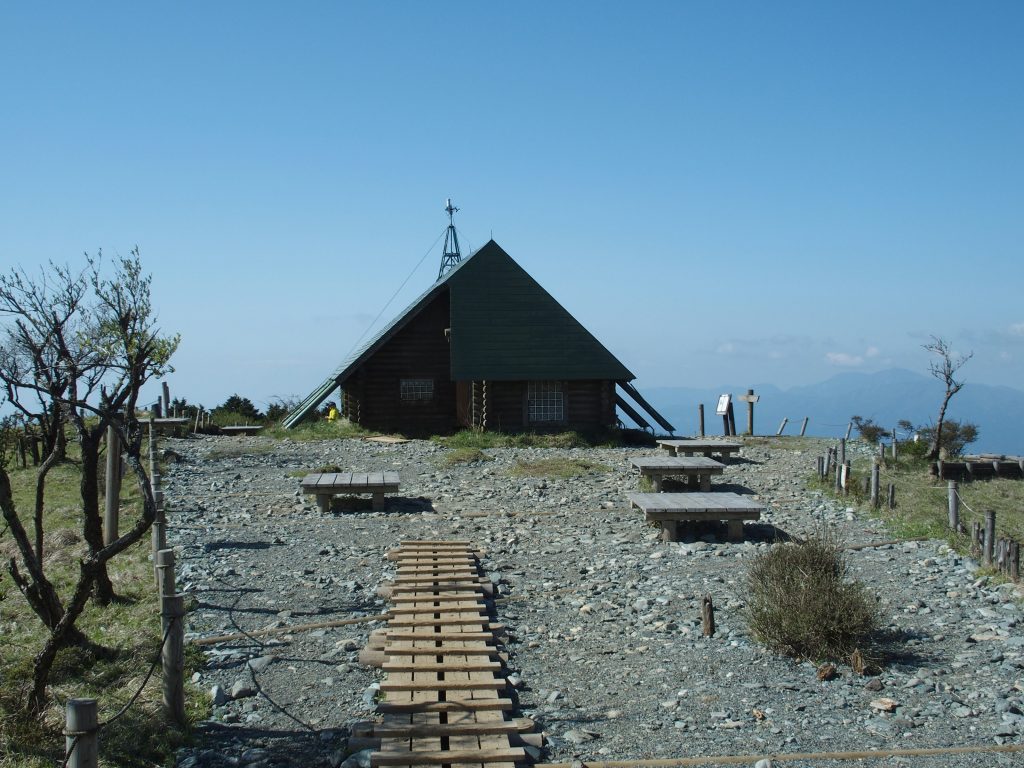 三ノ塔避難小屋