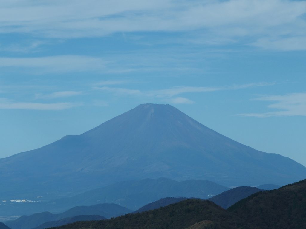 雪のない季節の富士山