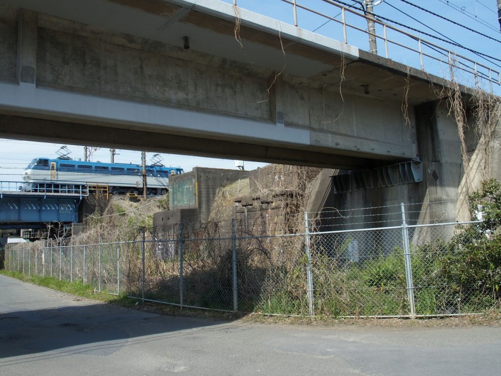 茅ヶ崎側橋台