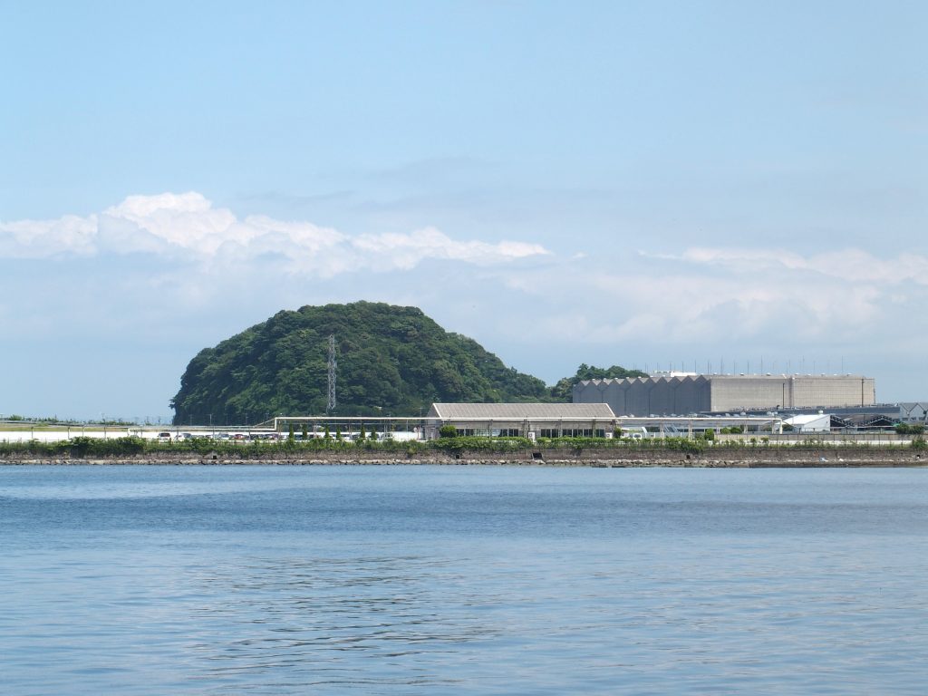 野島から夏島を見る