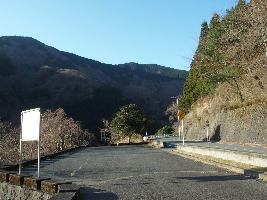 滝壺橋手前の駐車スペース