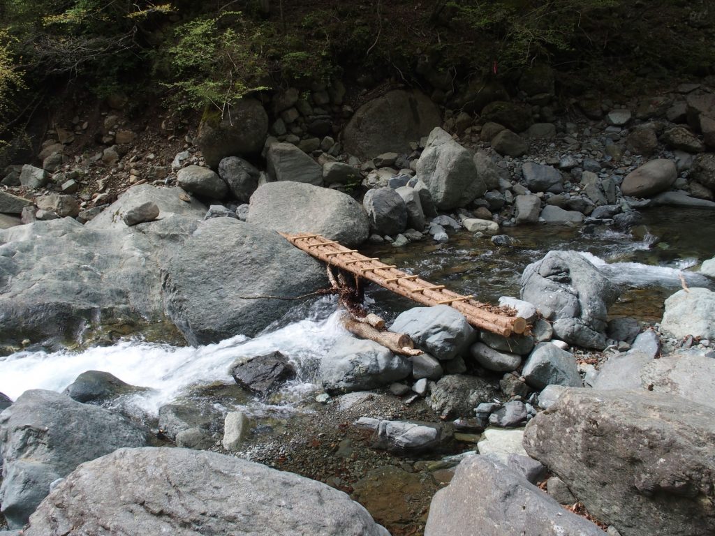 増水すれば、すぐに流されてしまうのだろう