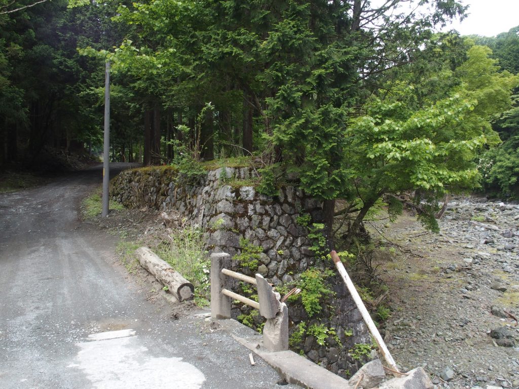 趣ある森林鉄道の橋台跡