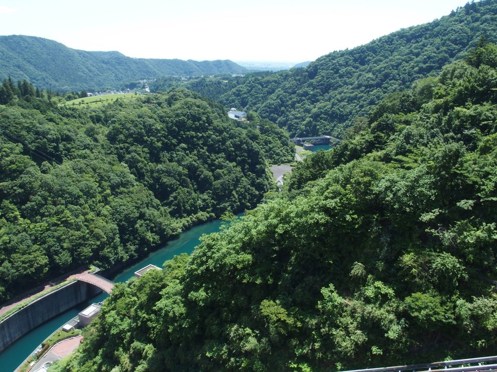 宮ヶ瀬ダムから石小屋ダムを見る