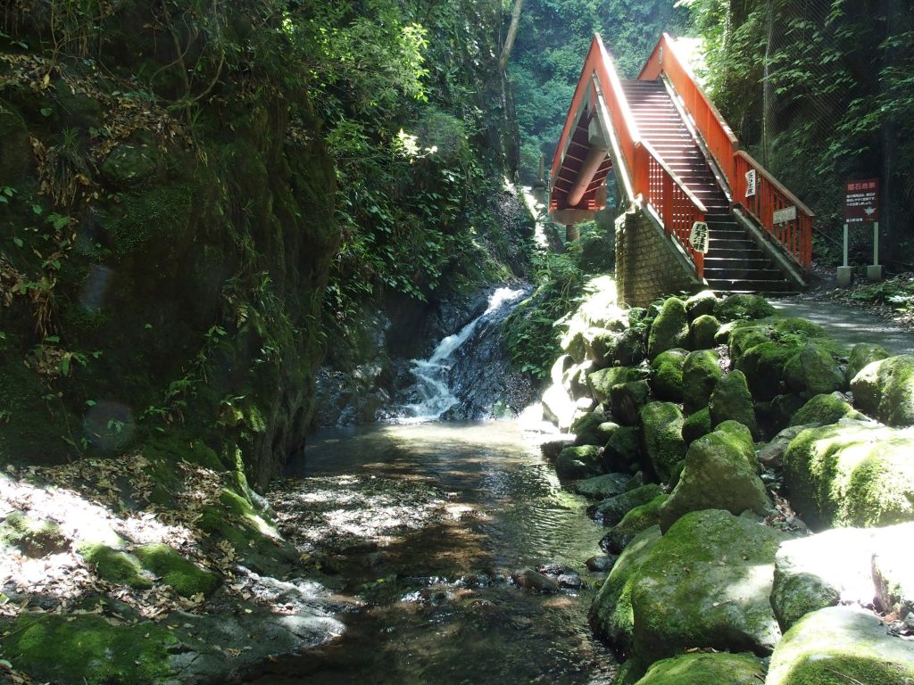 塩川滝にかかる橋