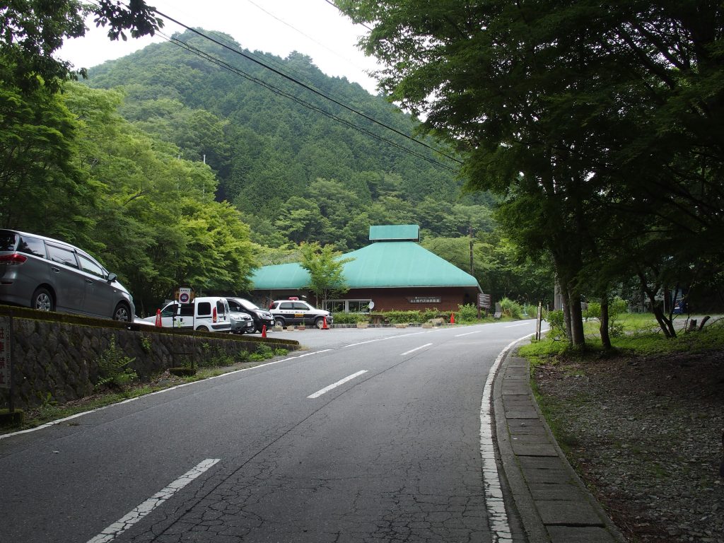 緑色の屋根が見えてくる