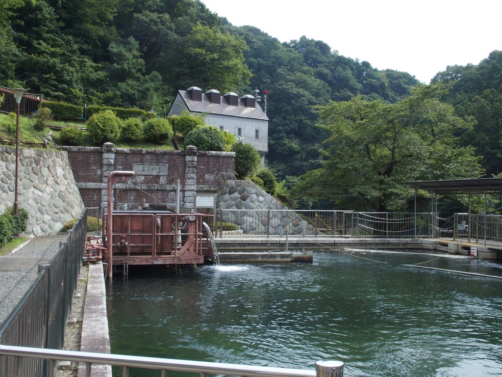 青山隧道と排砂池