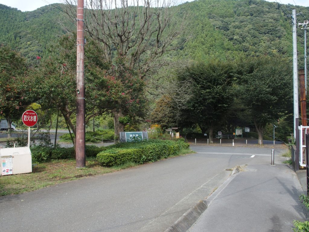 津久井又野公園駐車場には、特にゲートなどの設備はない