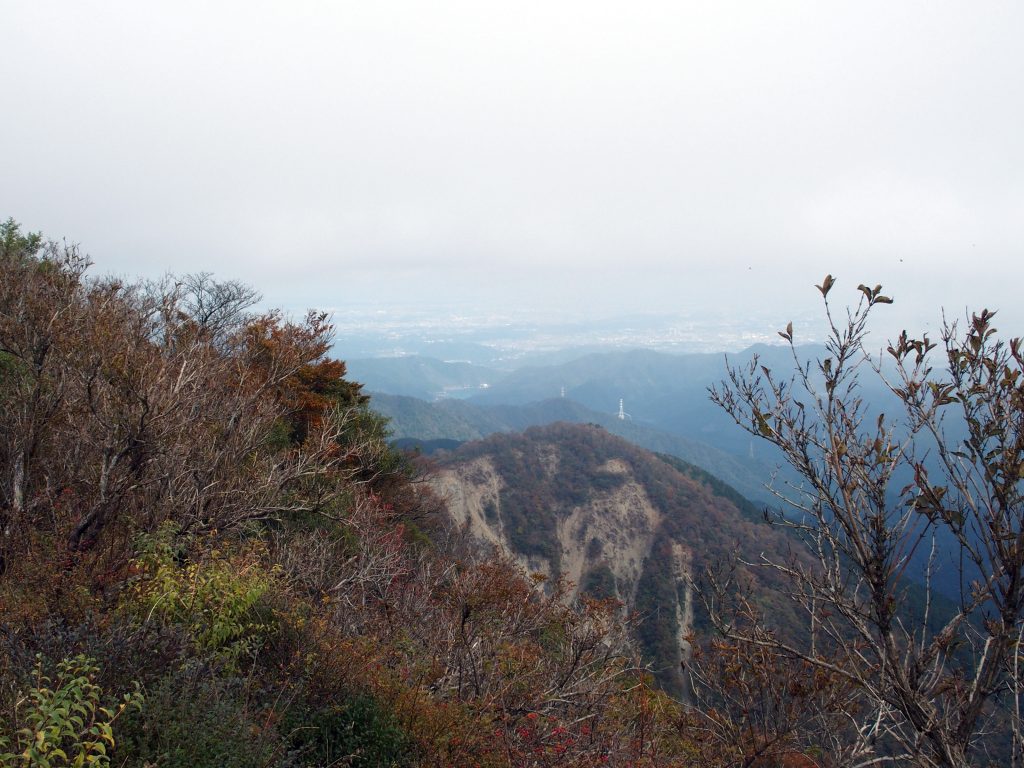 塔ノ岳山頂から望む