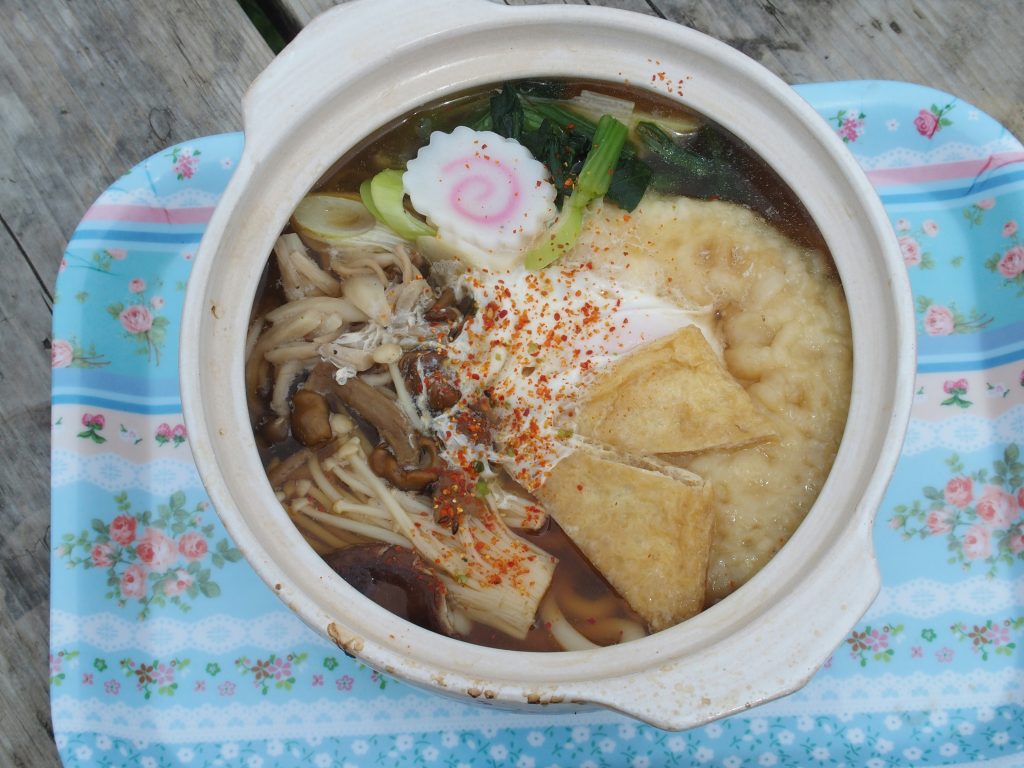 鍋割山の鍋焼きうどん