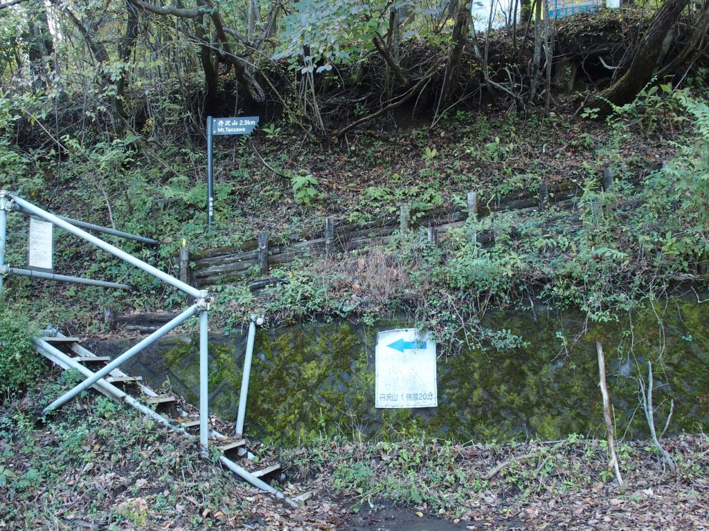 塩水林道の登山口