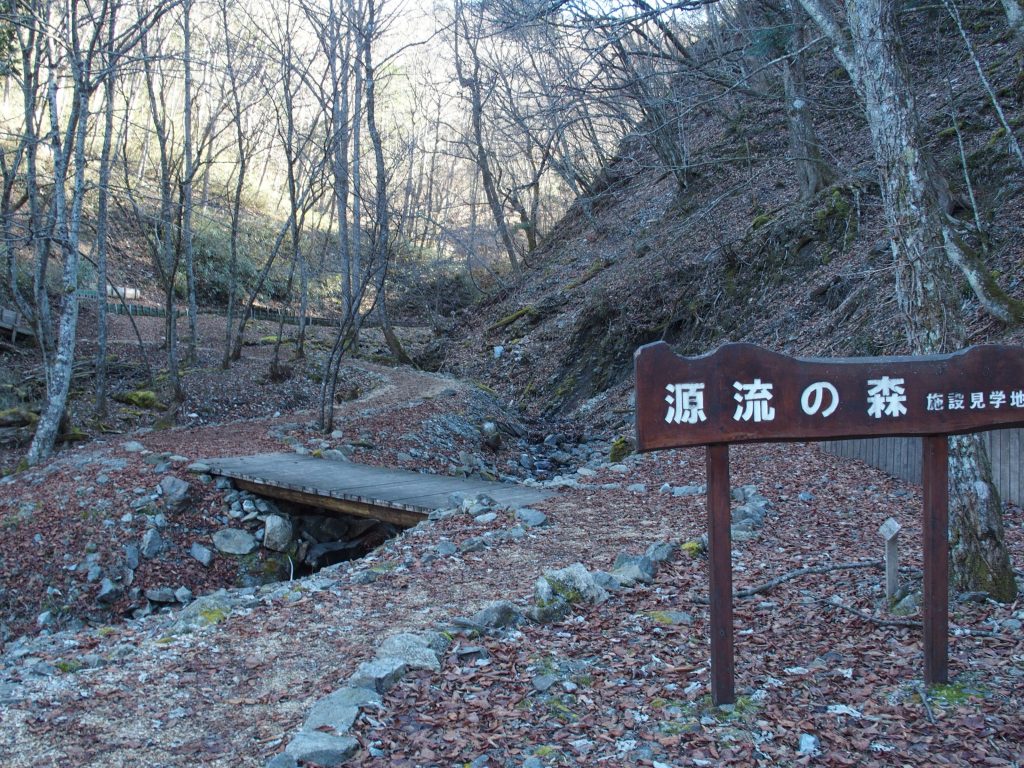 施設見学地の河原