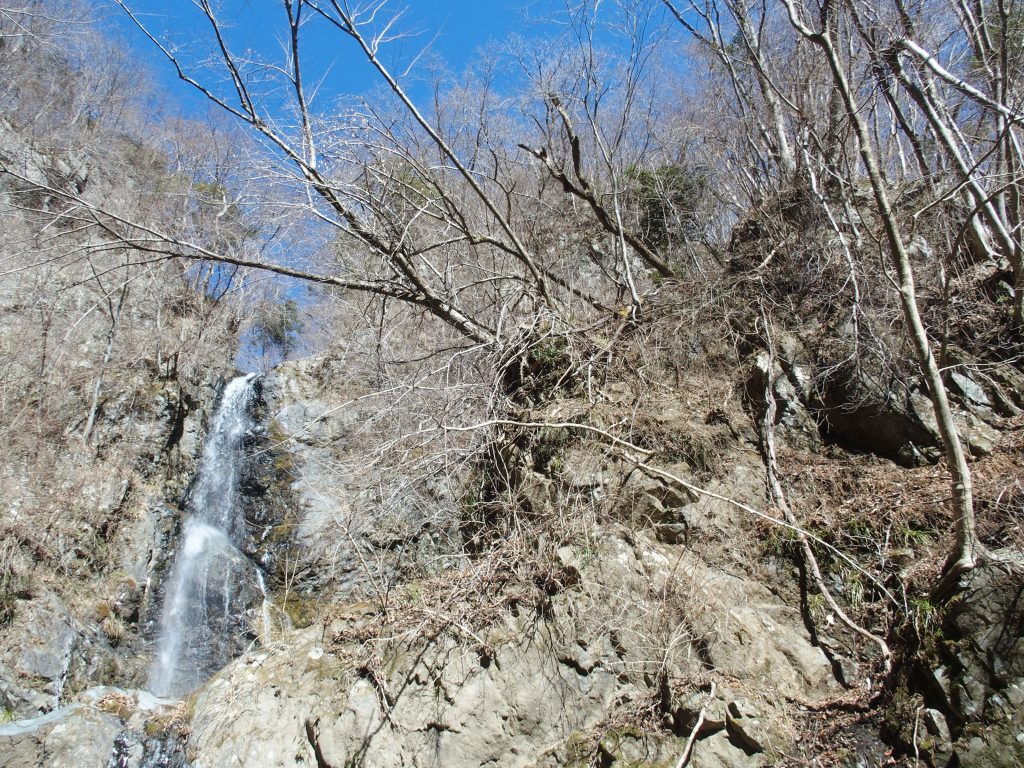 なんとかなりそうな岩場