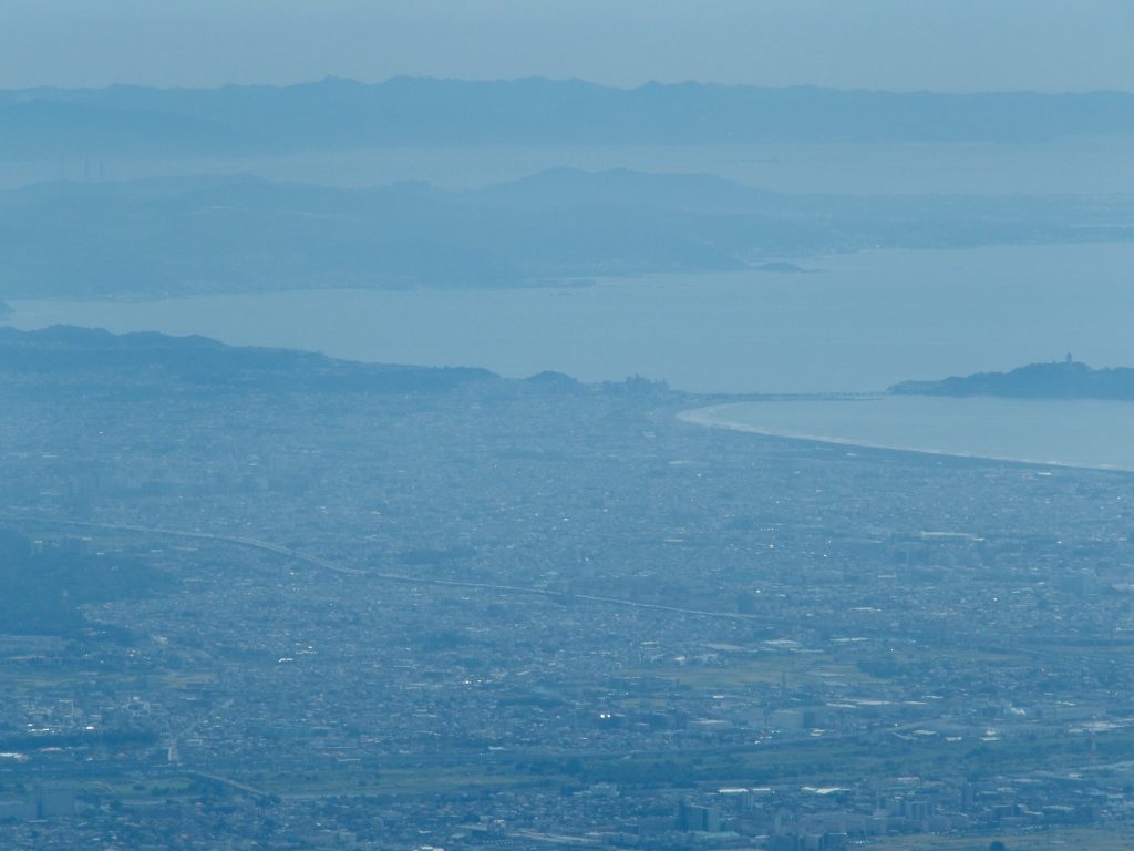 相模川、江の島