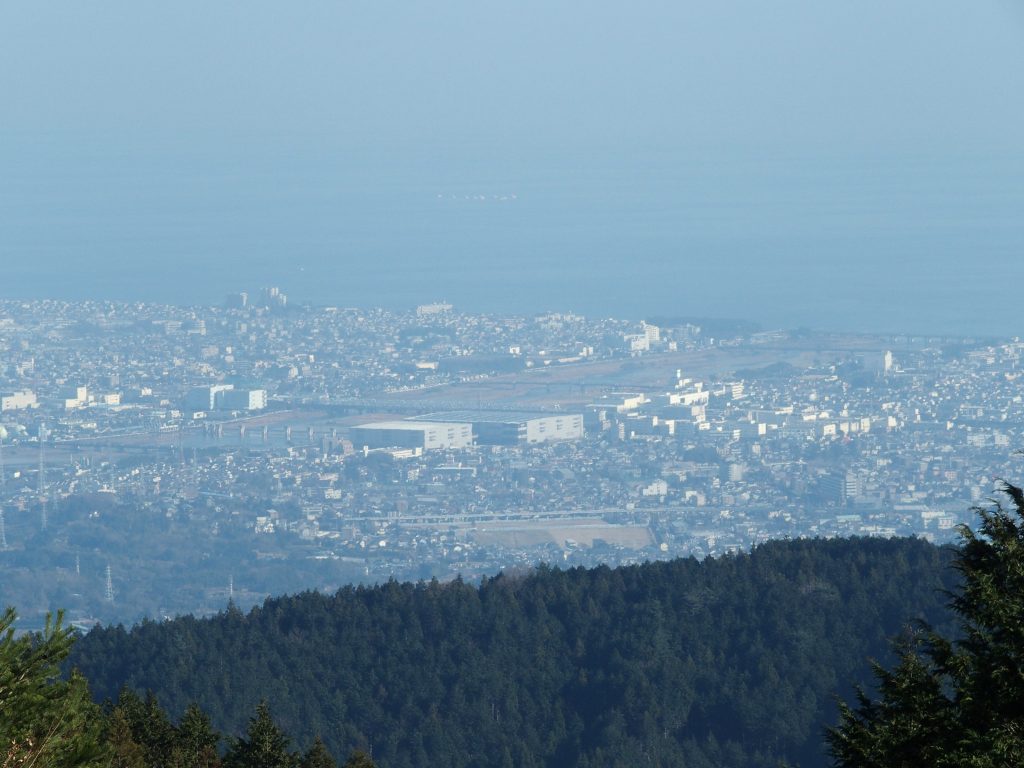 足柄平野、そして相模湾の眺め