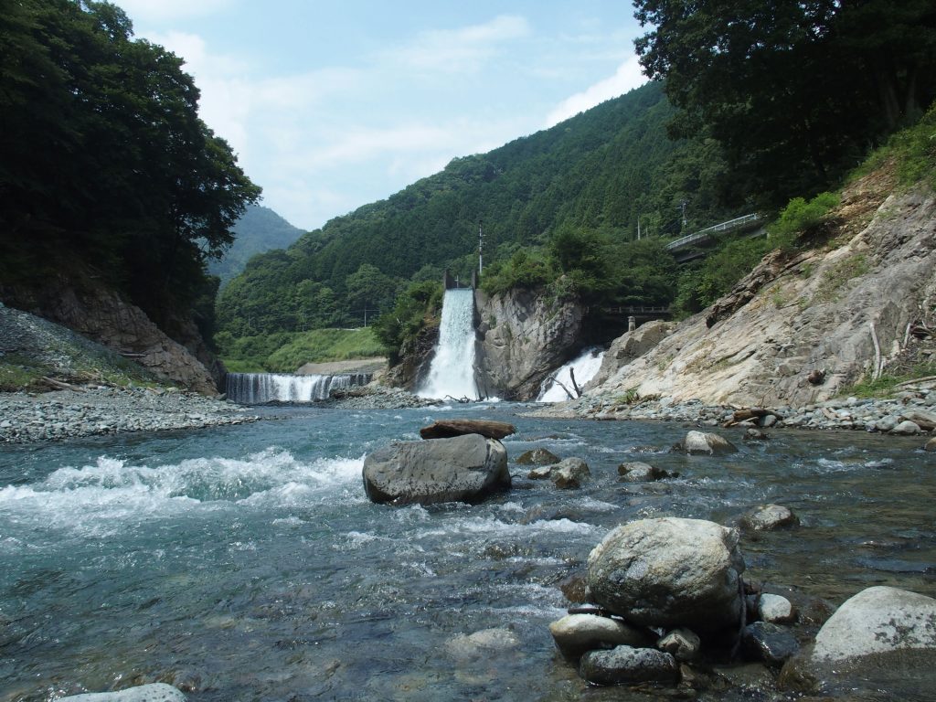 滝と導水路を見る