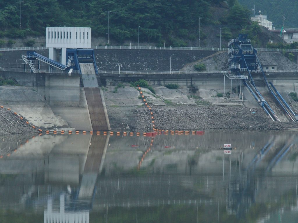 丹沢湖側に取水設備がある