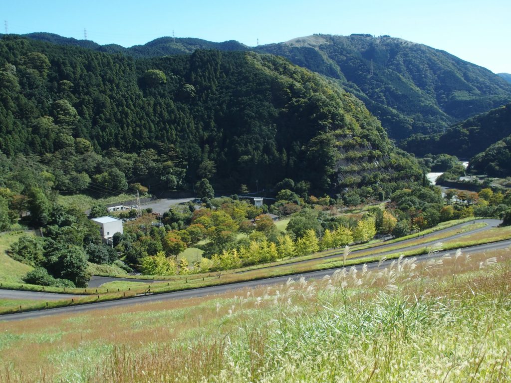 ダム広場に隣接する田ノ入発電所