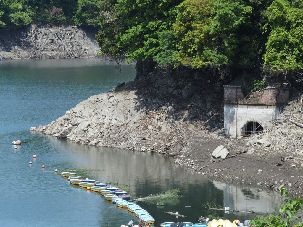 地上に現れた横浜水道の遺構