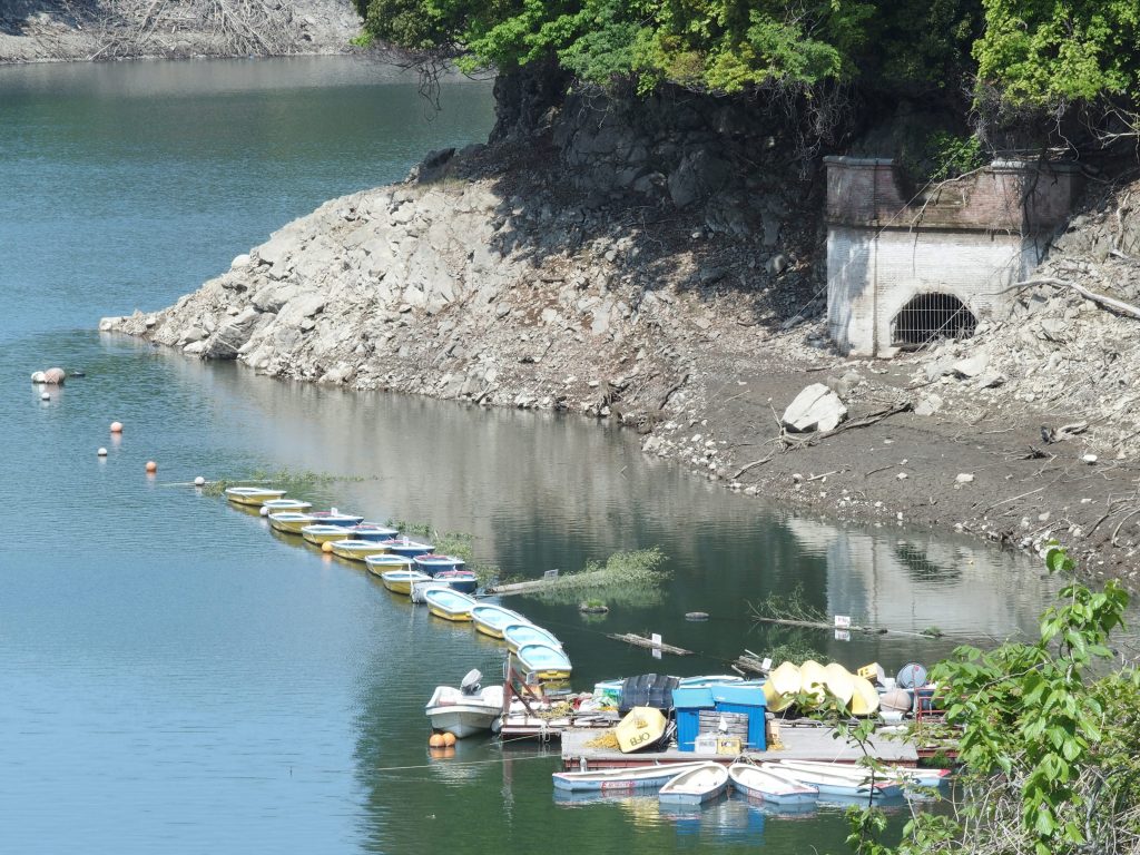 地上に現れた横浜水道の遺構