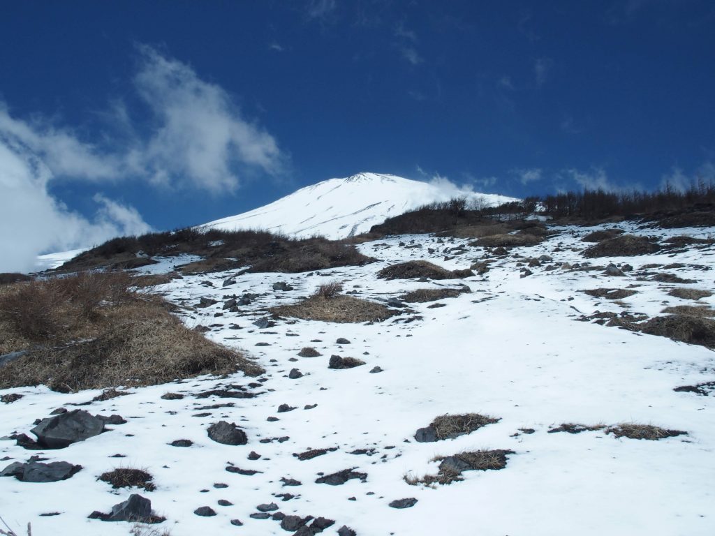 太陽が昇るとともに雪が解け