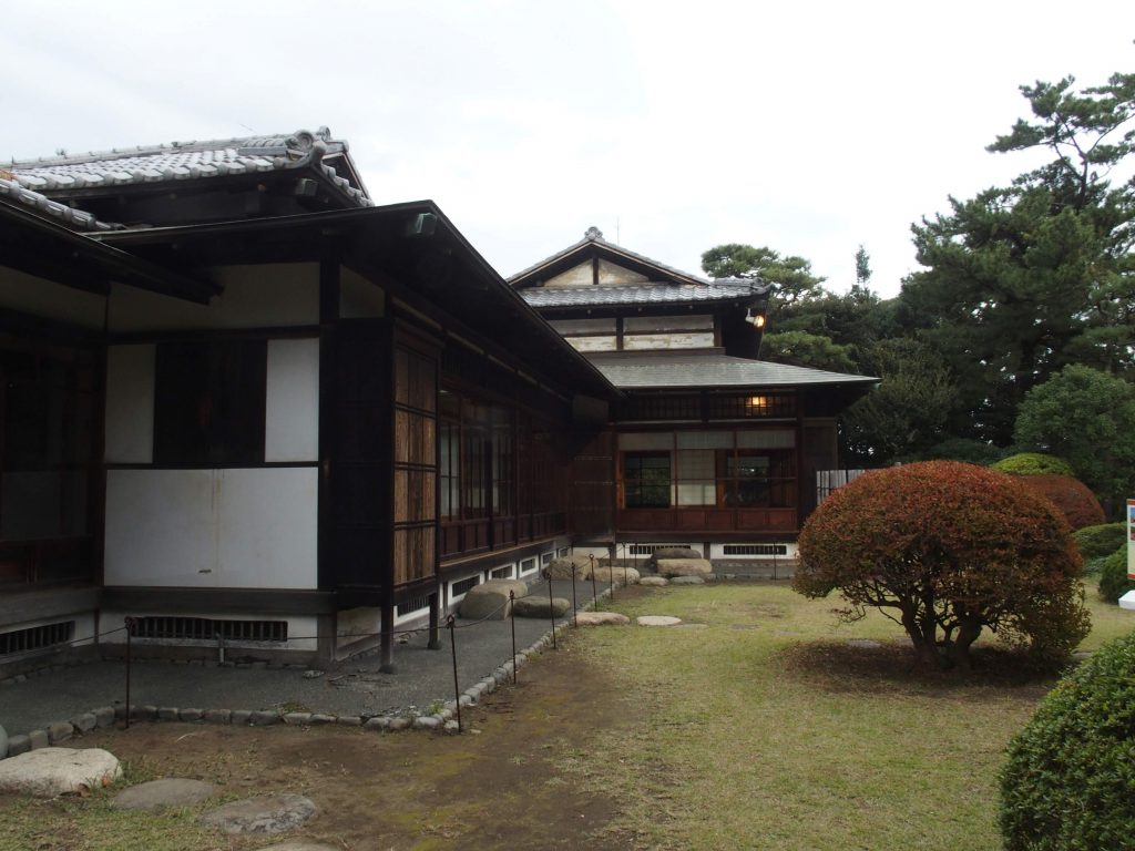 庭園と建物の雰囲気は当時のままだろう